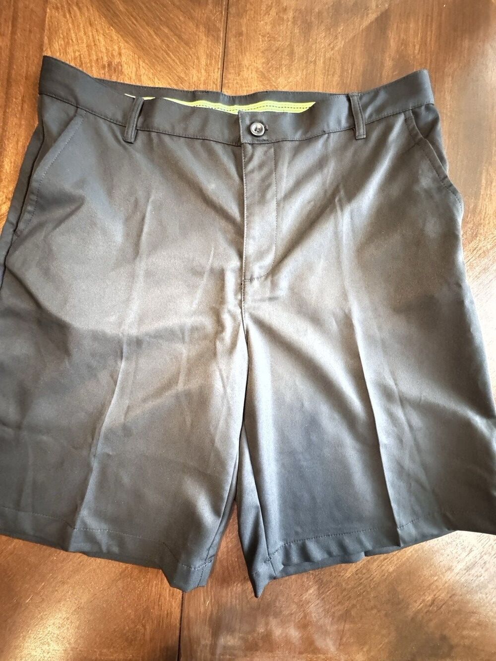 Men’s Brand New Without Tag’s  Black Izod Golf Shorts. Size 36